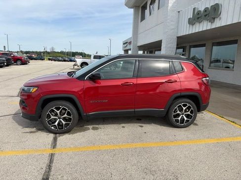 Used 2025 Jeep Compass Limited AWD/4WD image 4