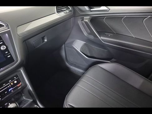 Used 2023 Volkswagen Tiguan SE w/ Panoramic Sunroof Package image 14