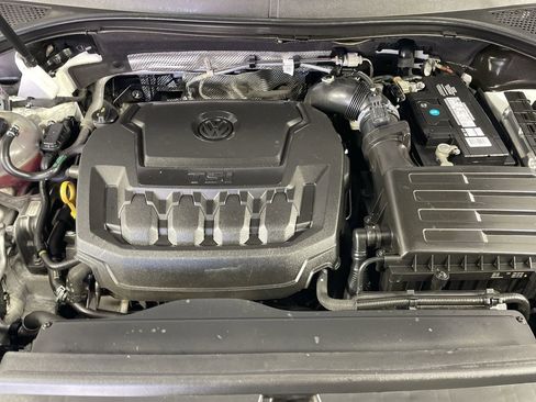 Used 2022 Volkswagen Tiguan SE w/ Panoramic Sunroof Package image 11