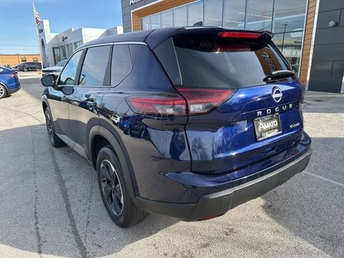 Used 2025 Nissan Rogue SV image 8