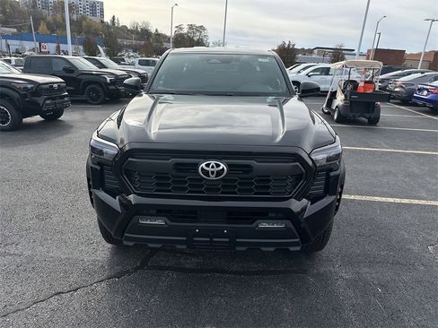 New 2025 Toyota Tacoma TRD Off-Road image 5