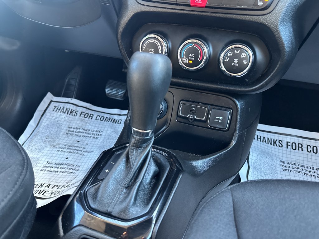 Used 2017 Jeep Renegade Altitude AWD/4WD image 32