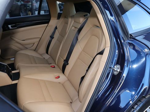 Used 2018 Porsche Panamera 4 image 45