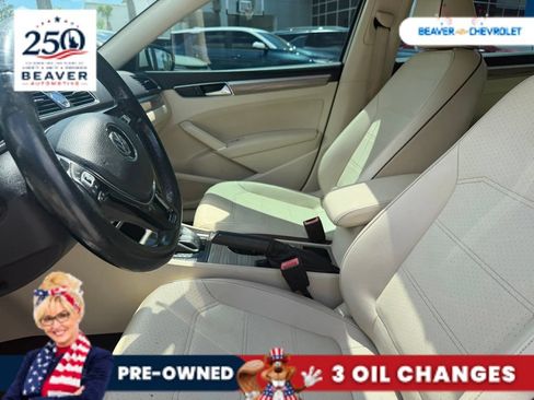 Used 2016 Volkswagen Passat 1.8T SE w/ Lighting Package FWD image 8