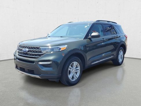 Used 2023 Ford Explorer XLT w/ Equipment Group 202A AWD/4WD image 4