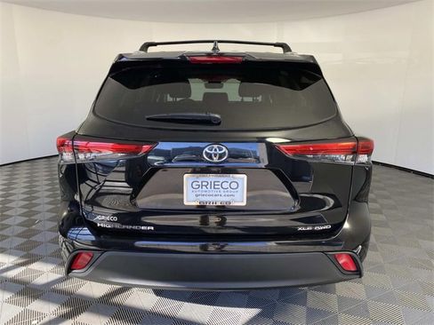 Used 2023 Toyota Highlander XLE image 7
