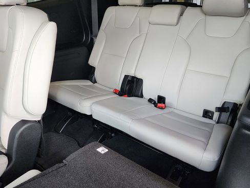 Used 2023 Kia Telluride S image 14