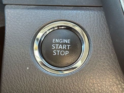 Used 2022 Toyota Camry LE w/ Convenience Package image 11