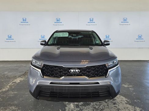 Used 2021 Kia Sorento LX FWD image 2