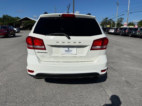 Used 2018 Dodge Journey SXT w/ Blacktop Package FWD image 3