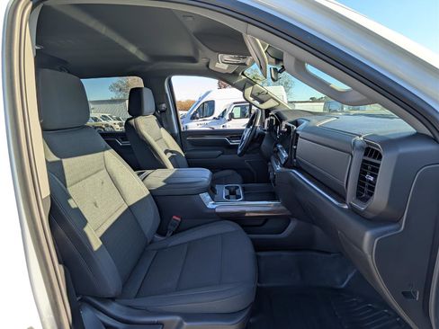 Used 2025 Chevrolet Silverado 3500 LT w/ Convenience Package image 11