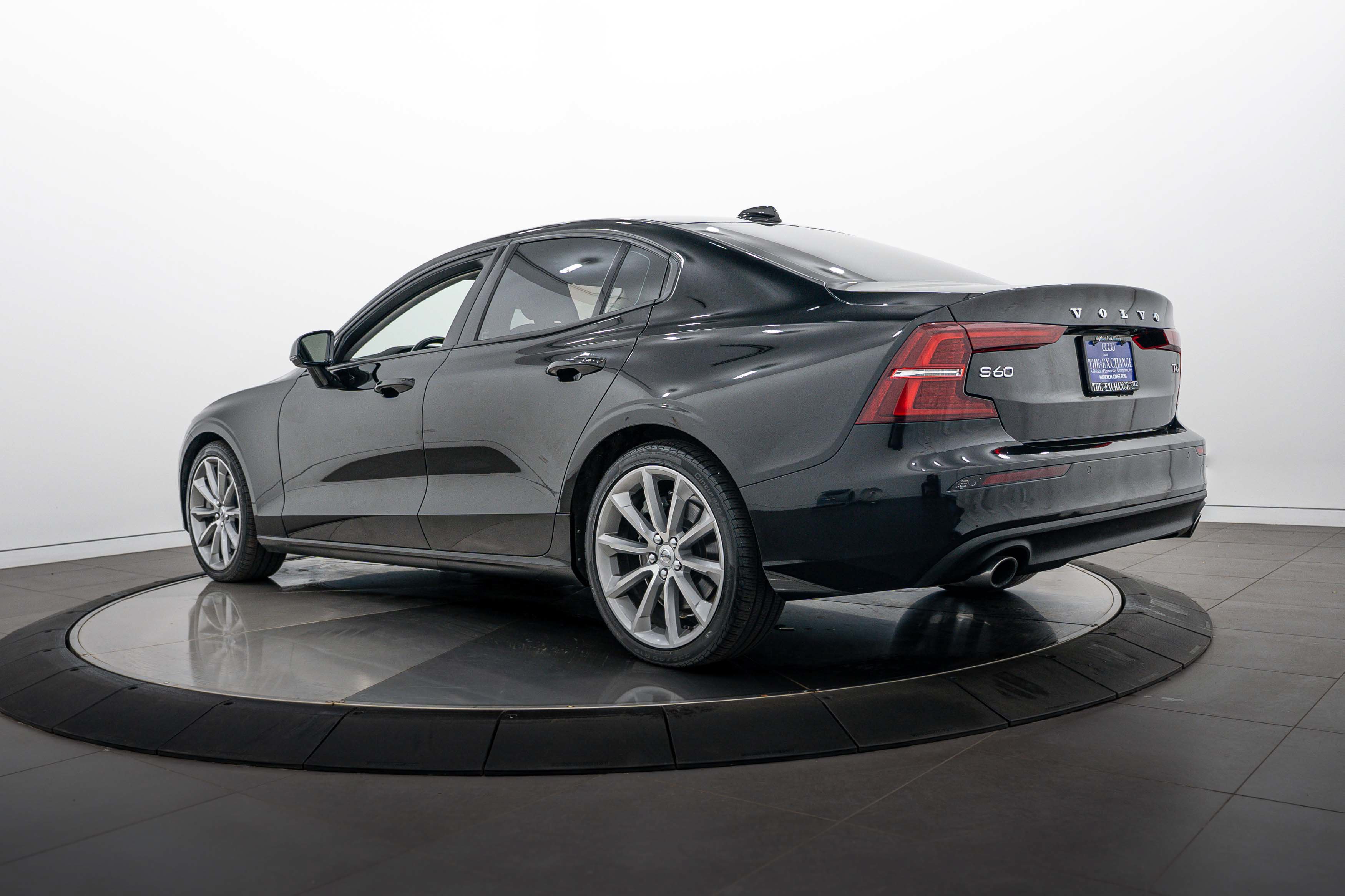 Used 2020 Volvo S60 T6 Momentum AWD/4WD image 5