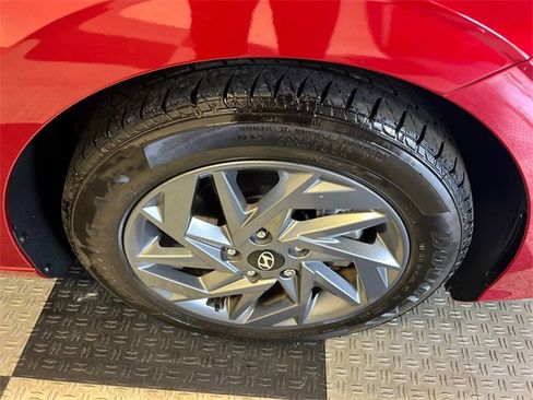 Used 2024 Hyundai Elantra SEL image 9