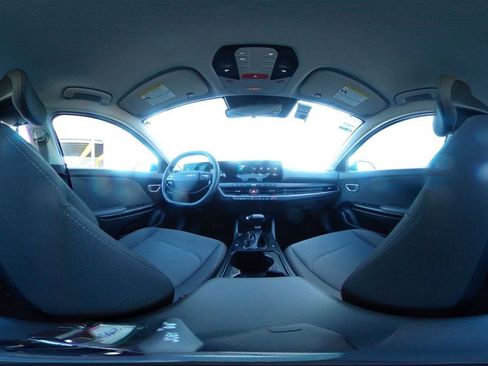 Used 2025 Kia K4 LXS image 44