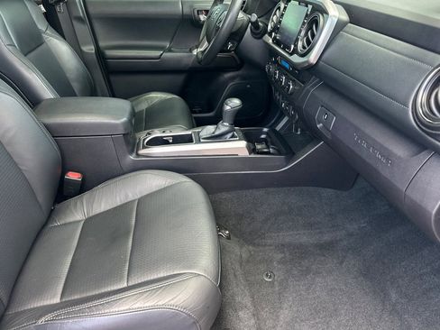 Used 2021 Toyota Tacoma Limited AWD/4WD image 15