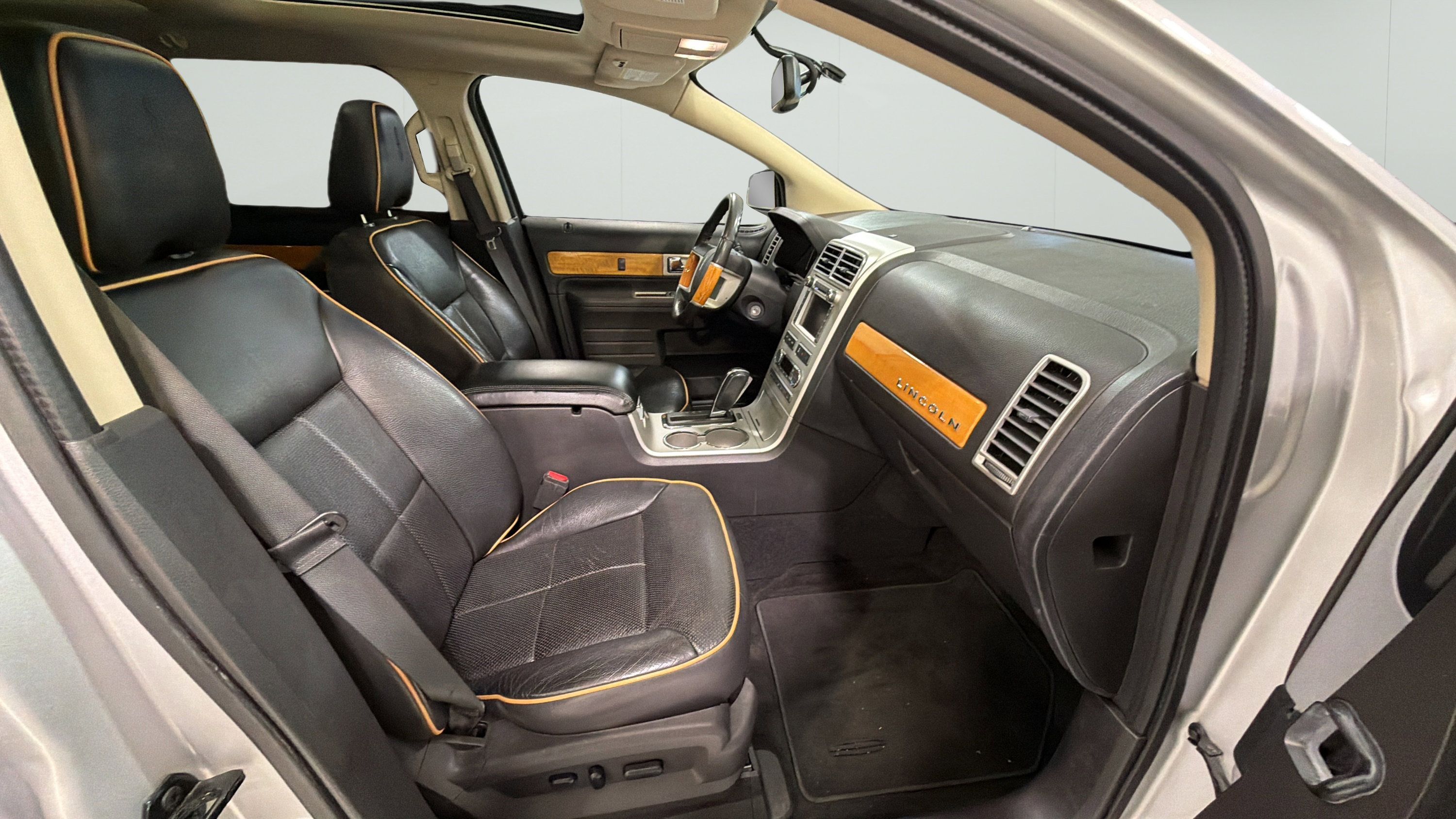 Used 2010 Lincoln MKX 2WD image 23