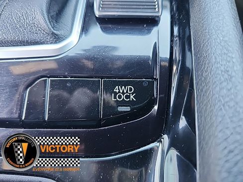 Certified 2025 Jeep Compass Limited image 9