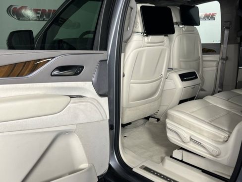Used 2021 Cadillac Escalade ESV Premium Luxury Platinum image 22