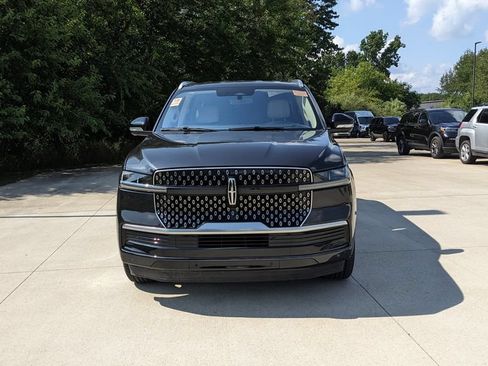 Used 2026 Lincoln Navigator L Premier AWD/4WD image 8