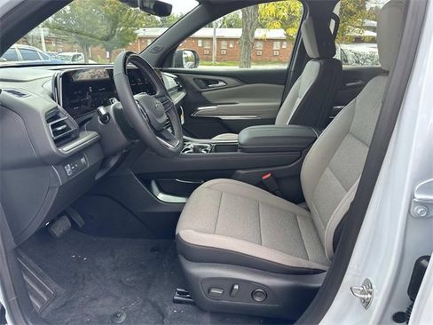 New 2026 Chevrolet Traverse LT w/ Enhanced Driving Package image 9