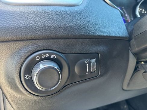 Used 2020 Jeep Compass Sport image 21