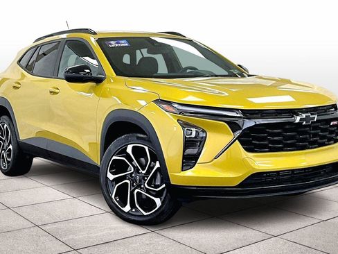 Used 2024 Chevrolet Trax RS w/ Driver Confidence Package image 2