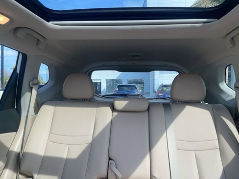 Used 2017 Nissan Rogue SL w/ SL Premium Package image 7