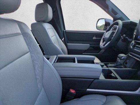 Used 2025 Toyota Tundra Limited AWD/4WD image 28
