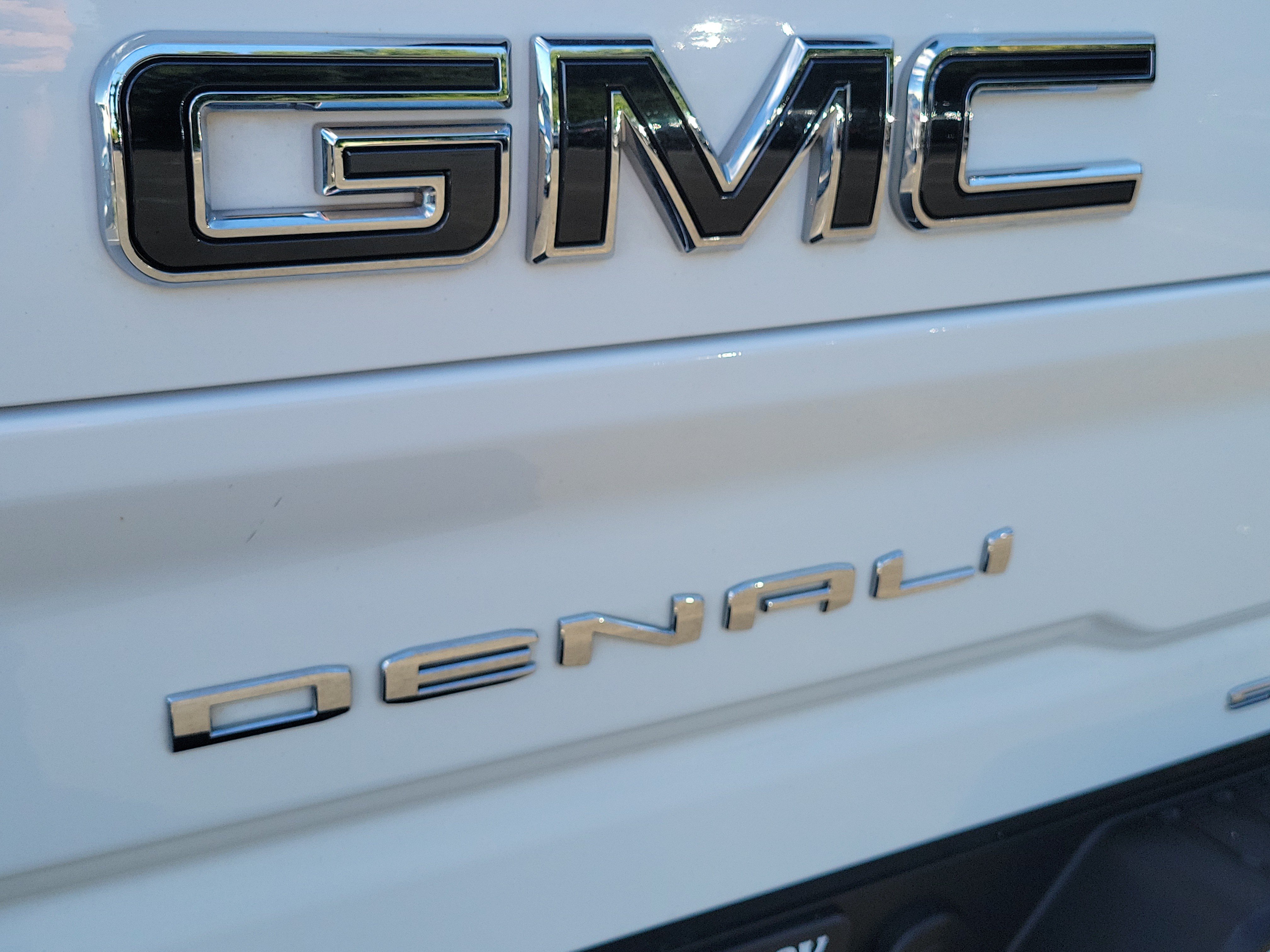 Used 2024 GMC Sierra 2500 Denali Ultimate AWD/4WD image 6