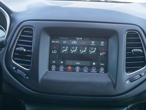 Used 2021 Jeep Compass Latitude FWD image 13
