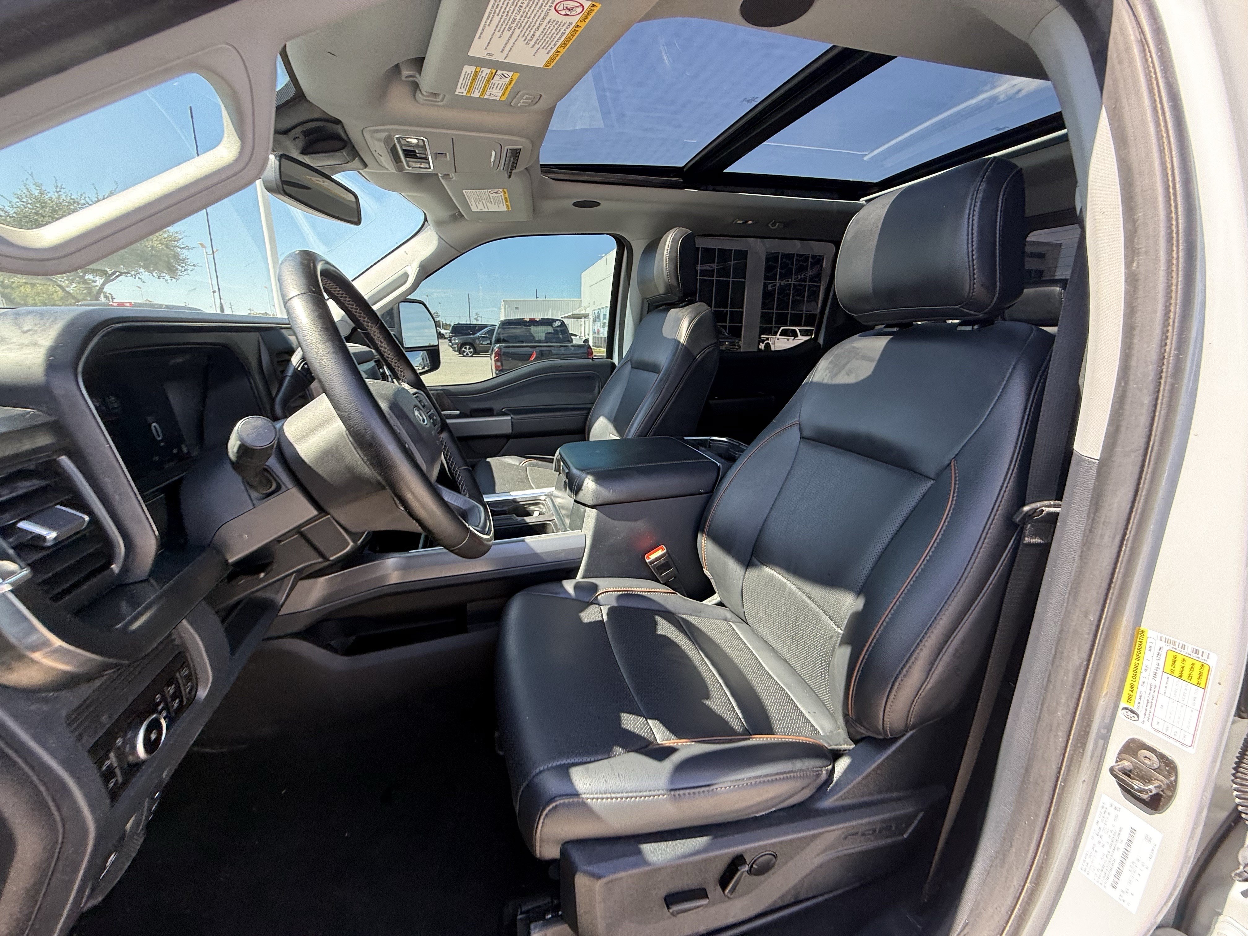 Used 2025 Ford F350 Lariat w/ Lariat Ultimate Package AWD/4WD image 29