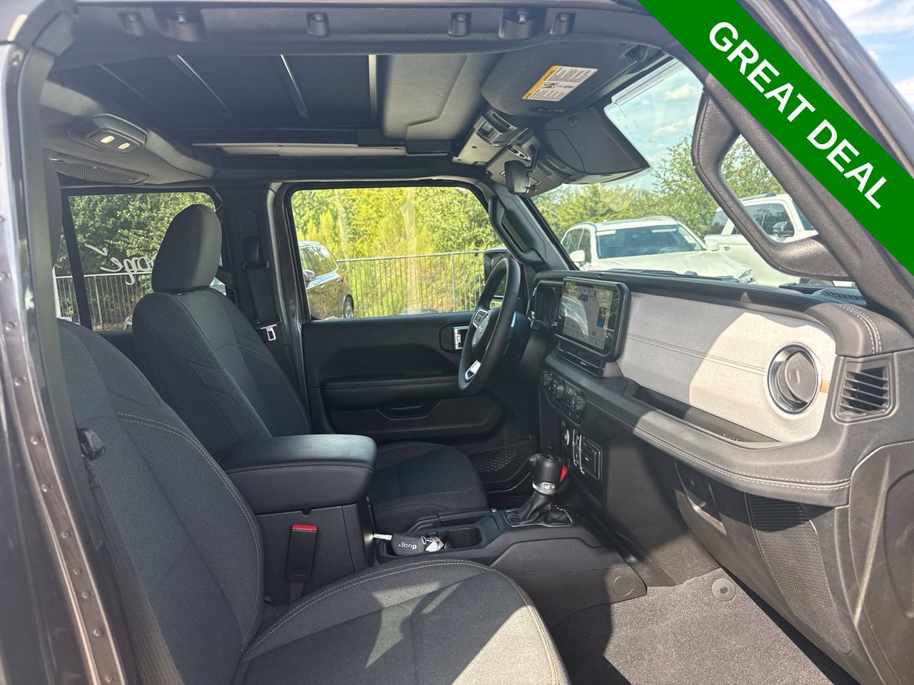 Used 2026 Jeep Wrangler Unlimited Sahara AWD/4WD image 8