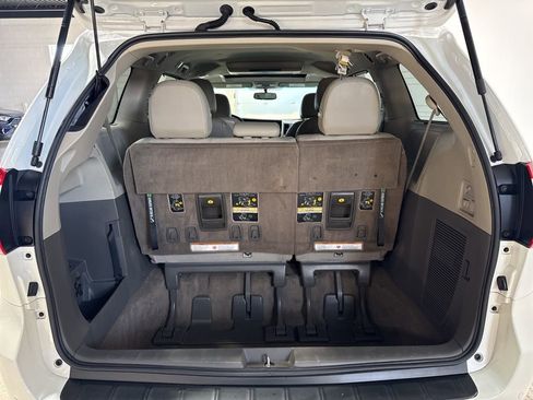Used 2017 Toyota Sienna XLE Premium FWD image 40