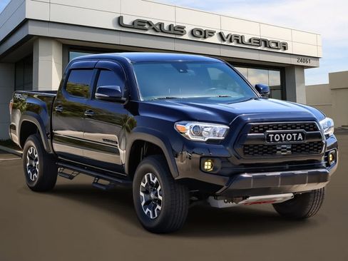 Used 2022 Toyota Tacoma TRD Off-Road w/ Technology Package AWD/4WD image 5