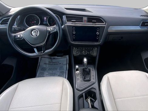 Used 2019 Volkswagen Tiguan SE w/ Panoramic Sunroof Package FWD image 16