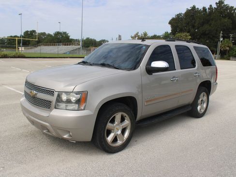 Used 2007 Chevrolet Tahoe LTZ w/ LTZ Preferred Equipment Group RWD image 5
