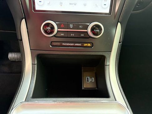 Used 2022 Ford Edge SEL image 19