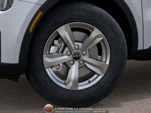 New 2025 Kia Sorento LX FWD image 9