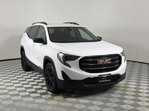 Used 2020 GMC Terrain SLE w/ Driver Convenience Package AWD/4WD image 3