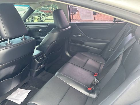 Used 2023 Lexus ES 350 w/ Premium Package FWD image 11