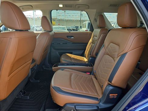 Used 2023 Nissan Pathfinder Platinum AWD/4WD image 10