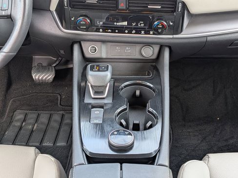 Used 2022 Nissan Rogue SV w/ SV Premium Package image 20