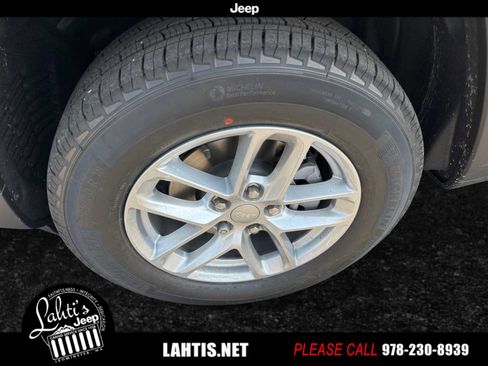 New 2025 Jeep Grand Cherokee Laredo X w/ Luxury Tech Group I image 7