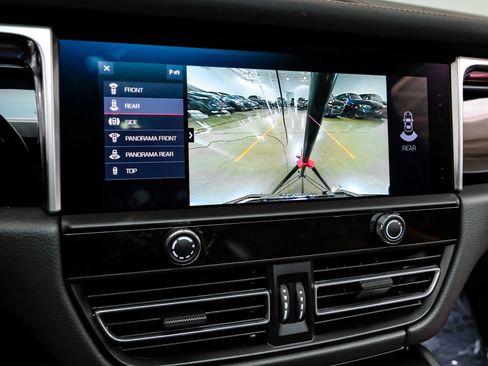 Used 2024 Porsche Macan image 26