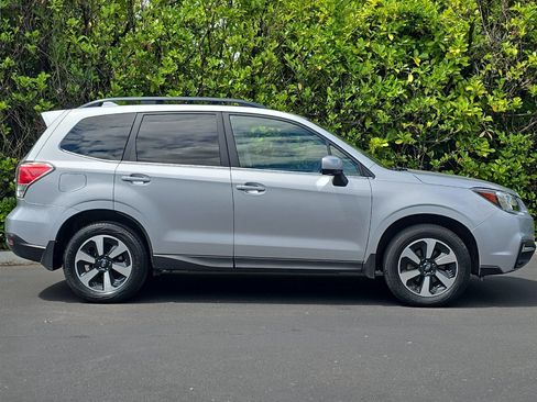 Used 2018 Subaru Forester 2.5i Limited AWD/4WD image 3