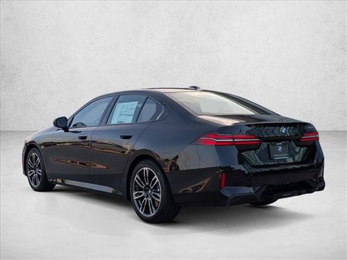 Used 2027 BMW 530i w/ M Sport Package RWD image 8