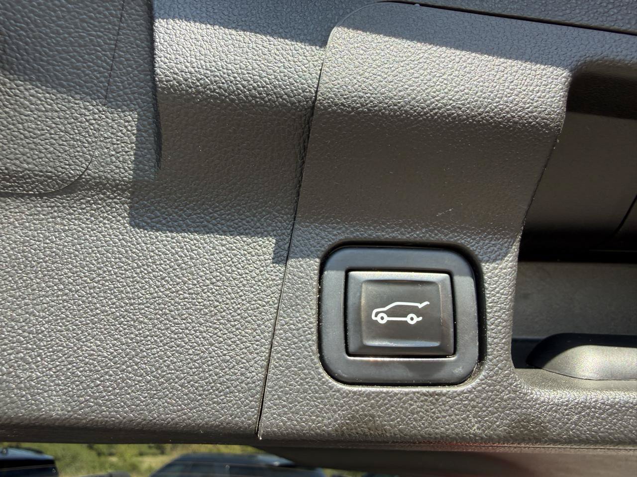 Used 2023 GMC Acadia AT4 w/ Preferred Package AWD/4WD image 19