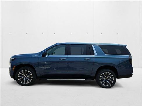 New 2025 Chevrolet Suburban High Country image 9