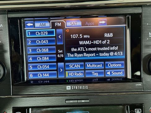 Used 2013 Toyota Avalon Limited w/ Technology Pkg FWD image 21