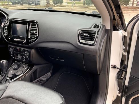 Used 2021 Jeep Compass Latitude w/ Sun and Sound Group image 18